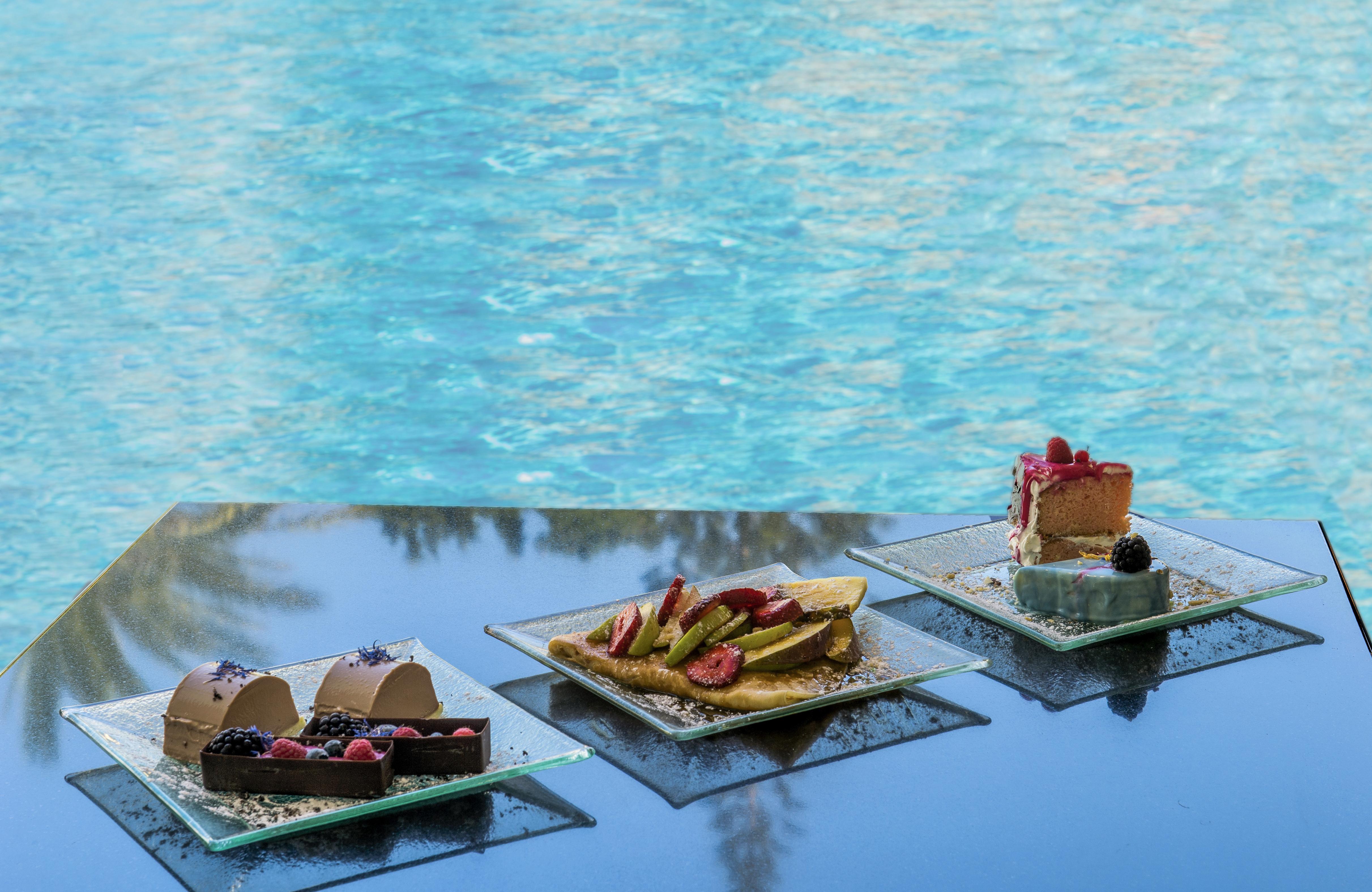 Mitsis Grand Hotel Rhodes City Exterior foto Desserts at the pool