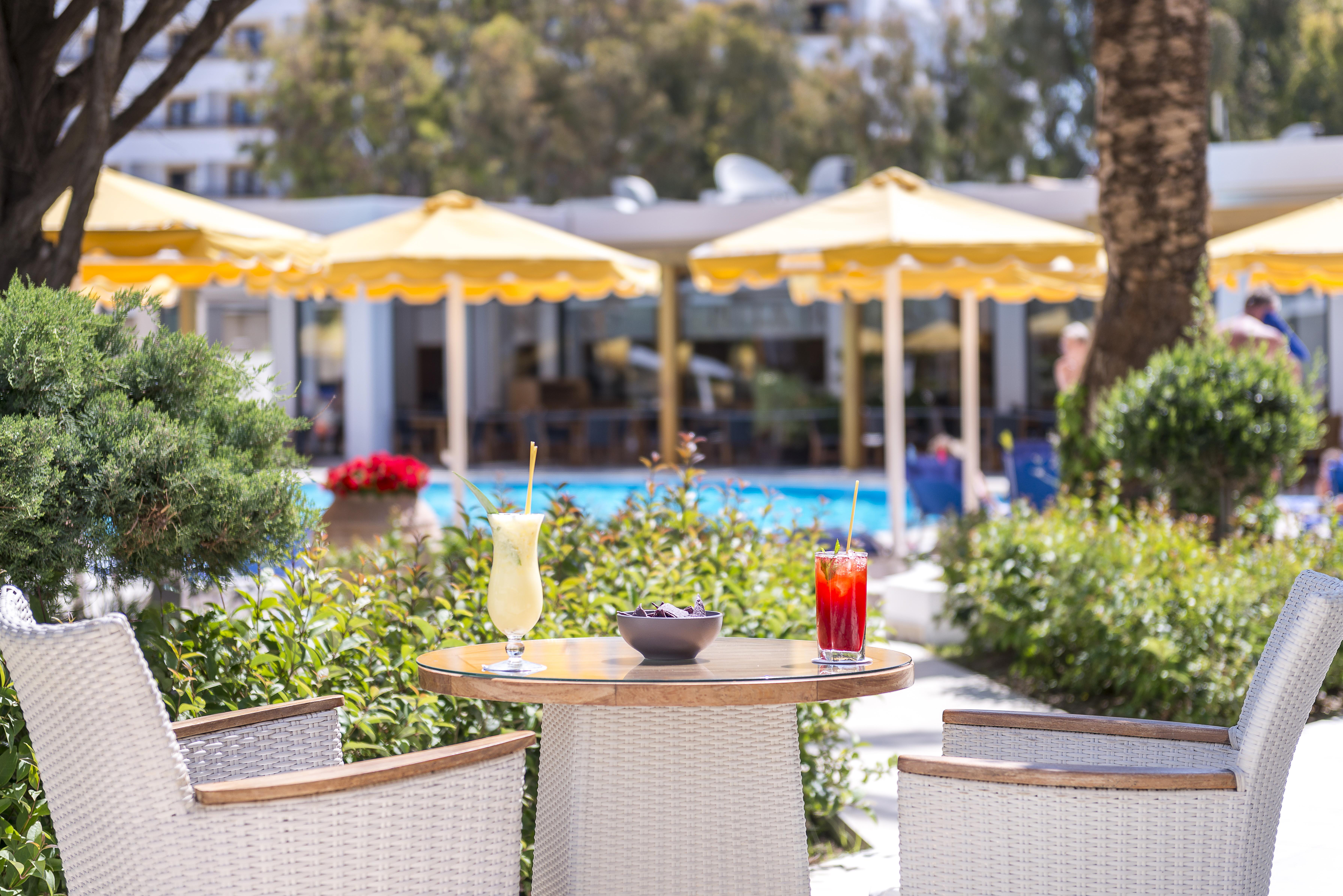 Mitsis Grand Hotel Rhodes City Exterior foto Pool bar