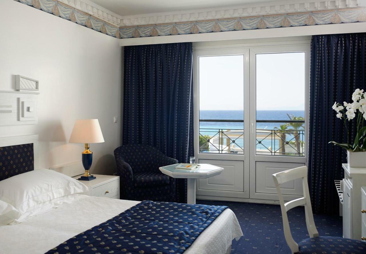Mitsis Grand Hotel Rhodes City Exterior foto A room at the hotel