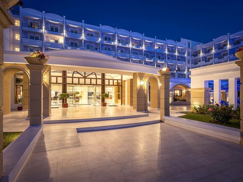 Mitsis Grand Hotel Rhodes City Exterior foto The hotel's entrance